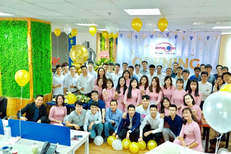 hyperlogy tung bung to chuc le khai truong van phong moi