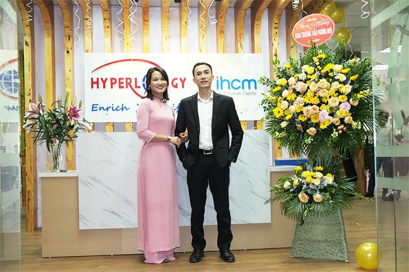 hyperlogy tung bung to chuc le khai truong van phong moi