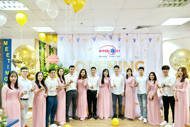 hyperlogy tung bung to chuc le khai truong van phong moi