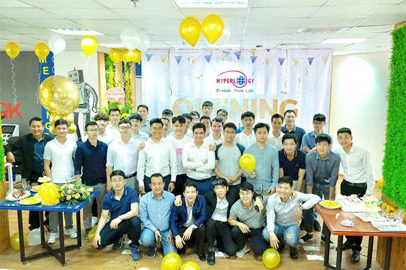 hyperlogy tung bung to chuc le khai truong van phong moi