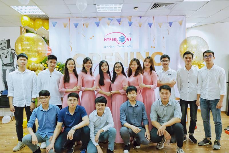 hyperlogy tung bung to chuc le khai truong van phong moi