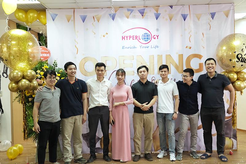 hyperlogy tung bung to chuc le khai truong van phong moi