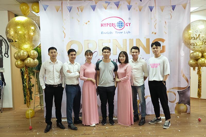 hyperlogy tung bung to chuc le khai truong van phong moi