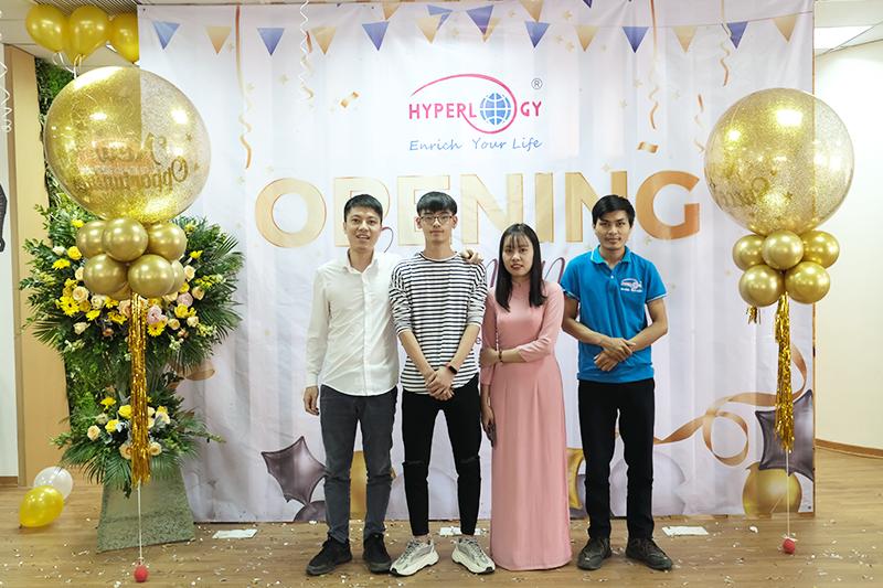 hyperlogy tung bung to chuc le khai truong van phong moi