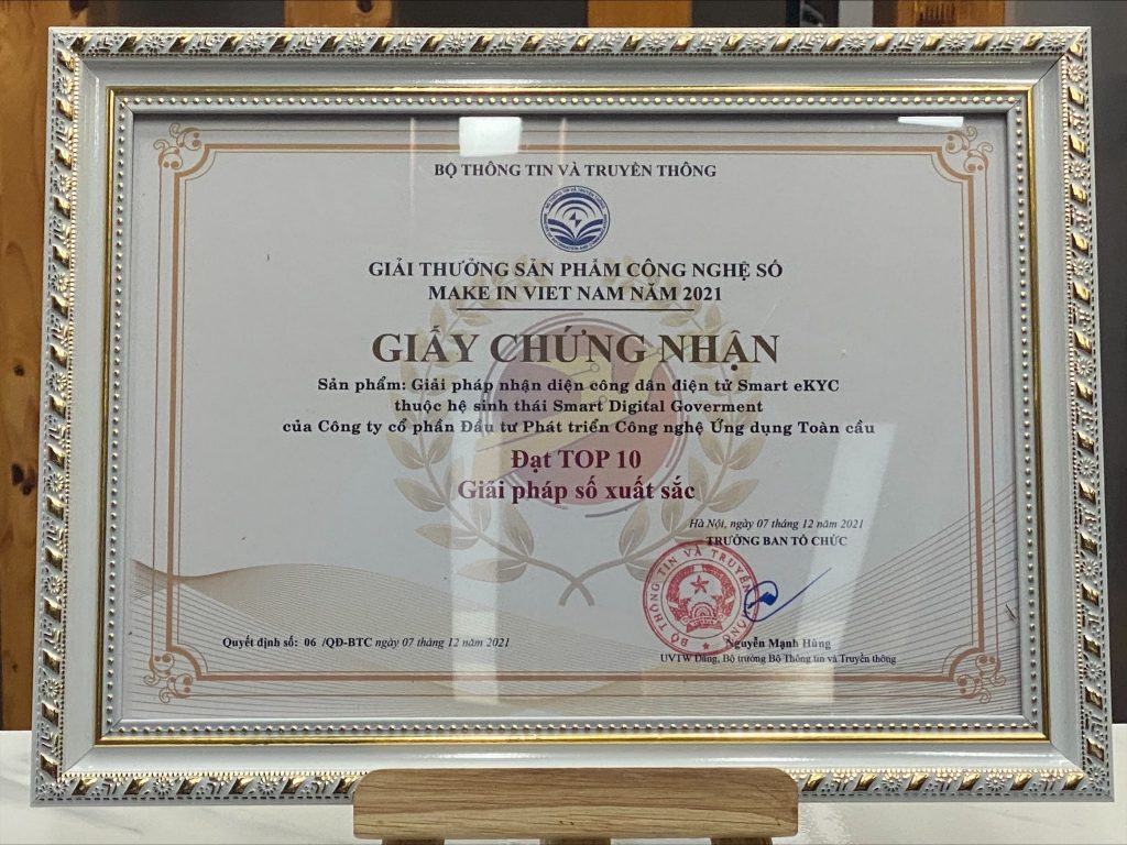 Giấy chứng nhận TOP 10 giải pháp số xuất sắc Giải thưởng Make in Vietnam 2021