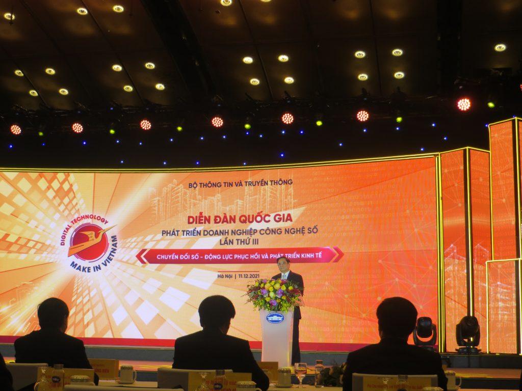 Prime Minister Pham Minh Chinh participates in the ceremony to announce the Make In Vietnam Award 2021