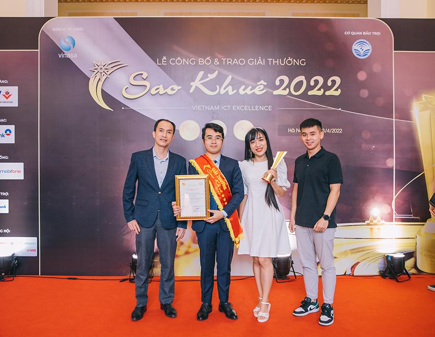 SVM Hyperlogy Sao Khuê 2022 10 Đại diện công ty Hyperlogy tham gia Lễ Công bố và Trao giải thưởng Sao Khuê 2022