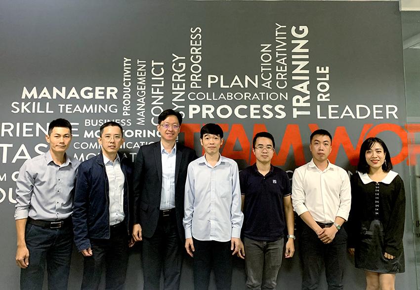 Hyperlogy giao lưu với Analog Devices và WT