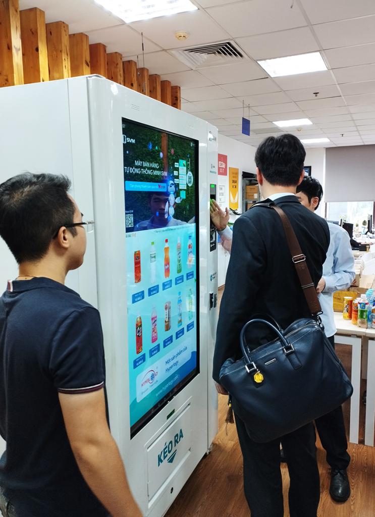 Analog Devices and WT Microelectronics Managers Experience Smart Vending Machine SVM