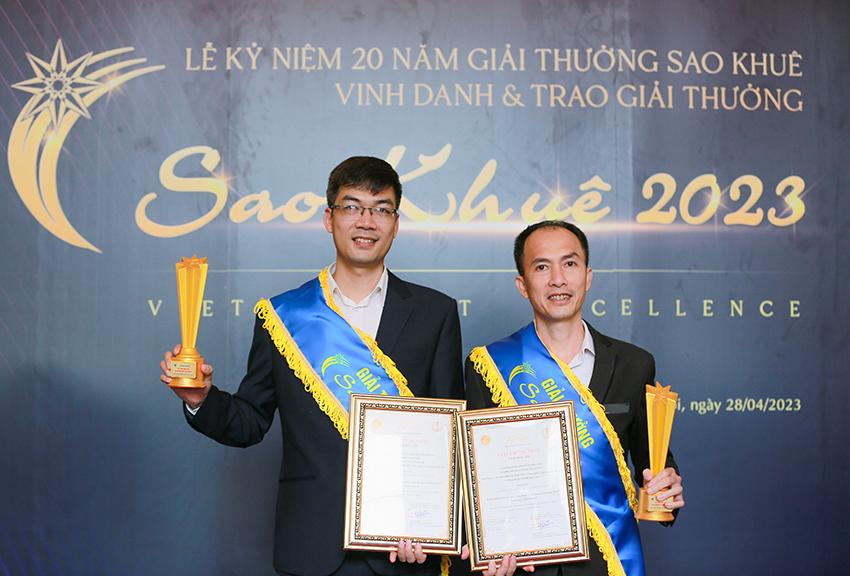 Sao Khuê 2023 BVB Smart RM Đại diện BAOVIET Bank và đại diện Công ty Hyperlogy Corporation chụp ảnh kỷ niệm tại Lễ vinh danh và trao giải thưởng Sao Khuê 2023