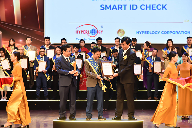 Smart ID Check thành công mang lại cúp Sao Khuê cho Hyperlogy