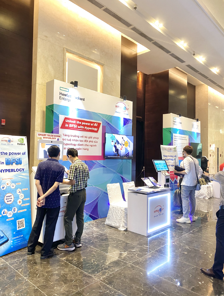 Khách hàng được trải nghiệm thực tế các sản phẩm AI mới nhất của Hyperlogy tại AI Day 2024 do HPE, NVIDIA và AMD tổ chức