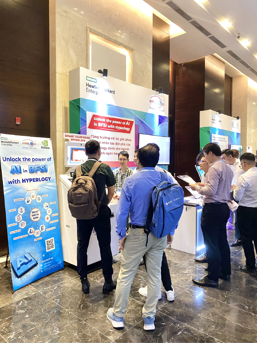 Khách hàng được trải nghiệm thực tế các sản phẩm AI mới nhất của Hyperlogy tại AI Day 2024 do HPE, NVIDIA và AMD tổ chức