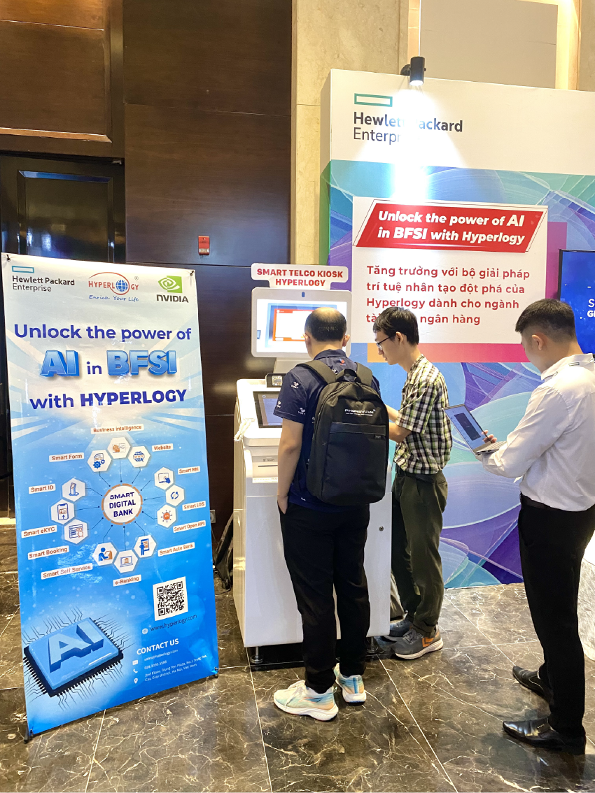 Khách hàng được trải nghiệm thực tế các sản phẩm AI mới nhất của Hyperlogy tại AI Day 2024 do HPE, NVIDIA và AMD tổ chức