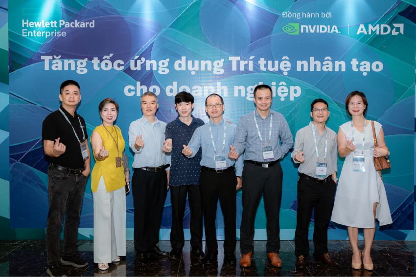 Khách hàng được trải nghiệm thực tế các sản phẩm AI mới nhất của Hyperlogy tại AI Day 2024 do HPE, NVIDIA và AMD tổ chức