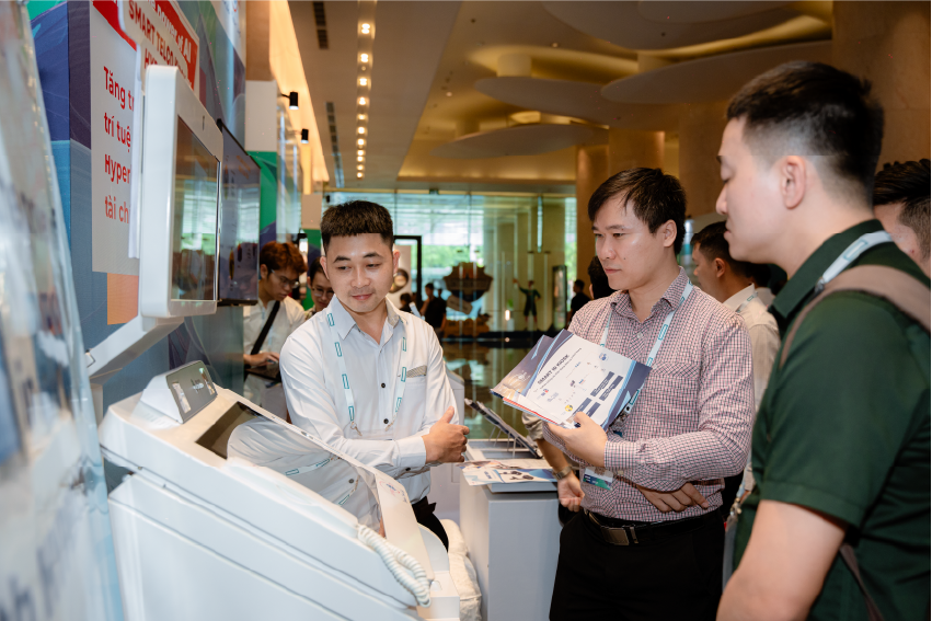 Khách hàng được trải nghiệm thực tế các sản phẩm AI mới nhất của Hyperlogy tại AI Day 2024 do HPE, NVIDIA và AMD tổ chức