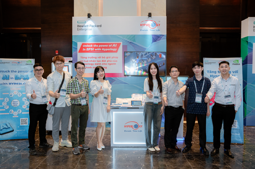 Khách hàng được trải nghiệm thực tế các sản phẩm AI mới nhất của Hyperlogy tại AI Day 2024 do HPE, NVIDIA và AMD tổ chức