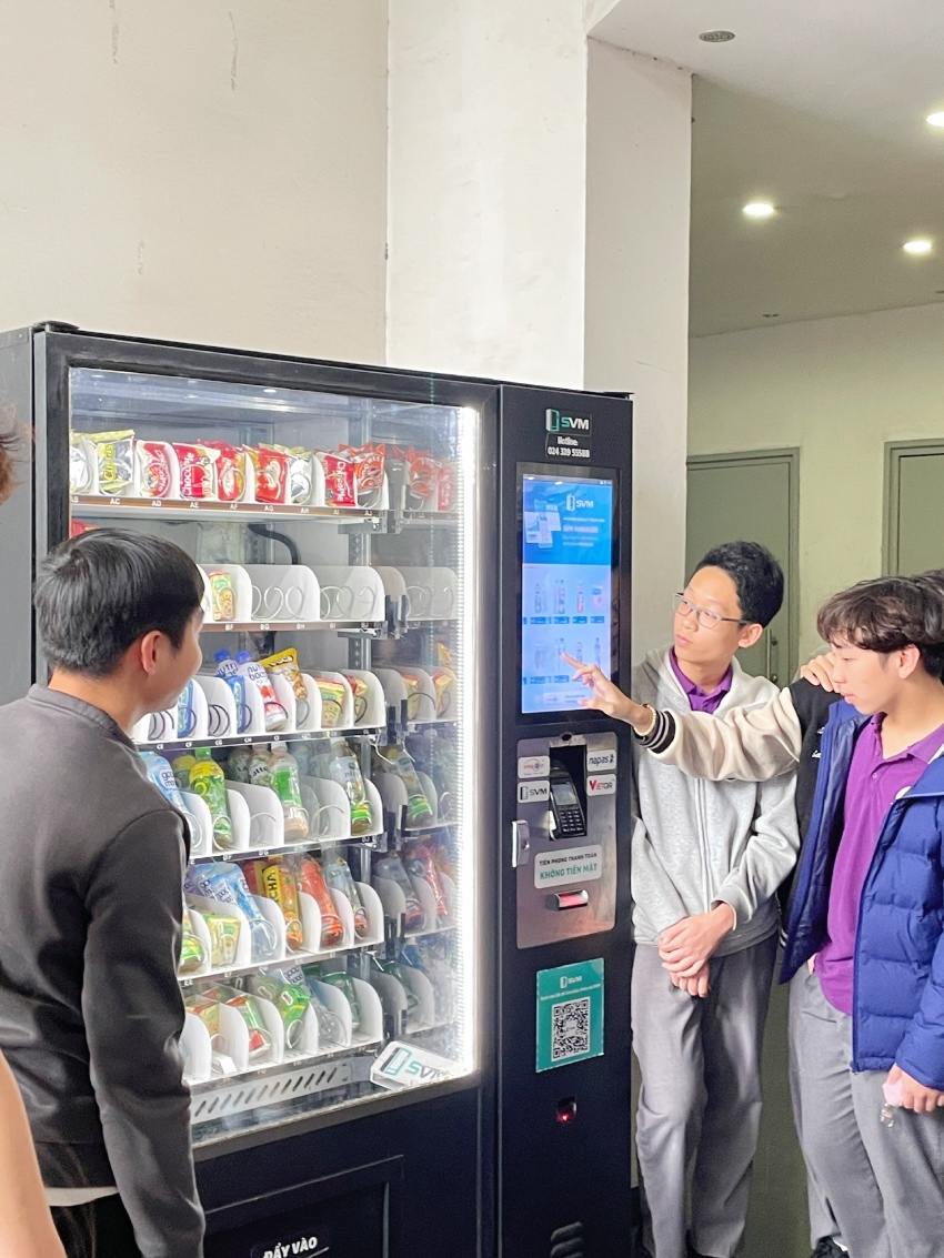 Các em thao tác rất nhanh nhẹn, chuyên nghiệp 