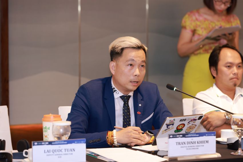 Mr. Tran Dinh Khiem - Director of Digital Banking at Techcombank - shared insights on data's role in omnichannel connectivity and enhancing customer experience.