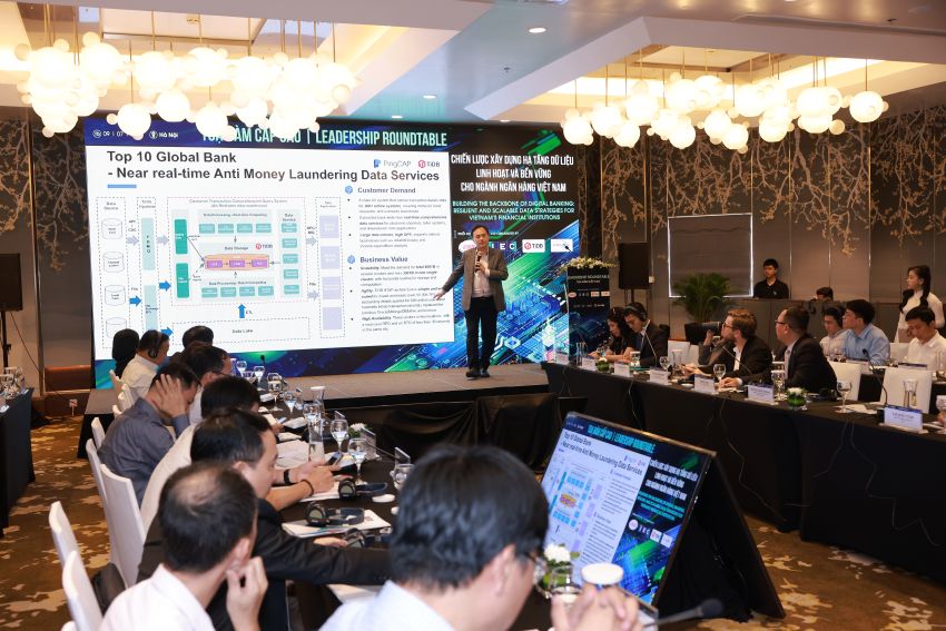 Ông Yea Hong, Giám đốc Quan hệ Khách hàng, khu vực Châu Á – Thái Bình Dương, TiDB bởi PingCAP chia sẻ kinh nghiệm triển khai hiện đại hóa hạ tầng dữ liệu cho các Ngân hàng Quốc tế