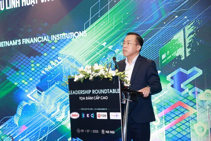 Ông Lê Hoàng Chính Quang, Cục trưởng - Cục Công nghệ thông tin, Ngân hàng Nhà nước Việt Nam phát biểu về phát biểu về dữ liệu dùng chung và xác thực sinh trắc học trong ngành ngân hàng tại Tọa đàm cấp cao 2025