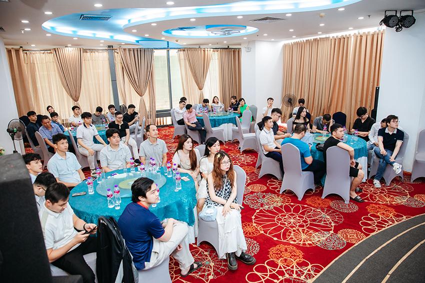 Khoảnh khắc cả tập thể Hyperlogy cùng lắng lại để chiêm nghiệm và tiếp thêm động lực