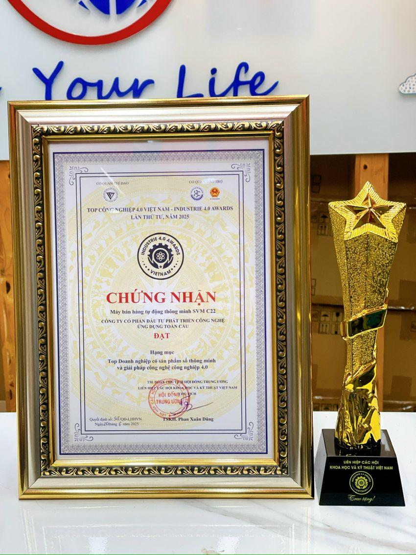 Máy bán hàng tự động SVM C22 đã xuất sắc đạt giải tại Hạng mục “Top Doanh nghiệp có sản phẩm số thông minh và giải pháp công nghệ công nghiệp 4.0”