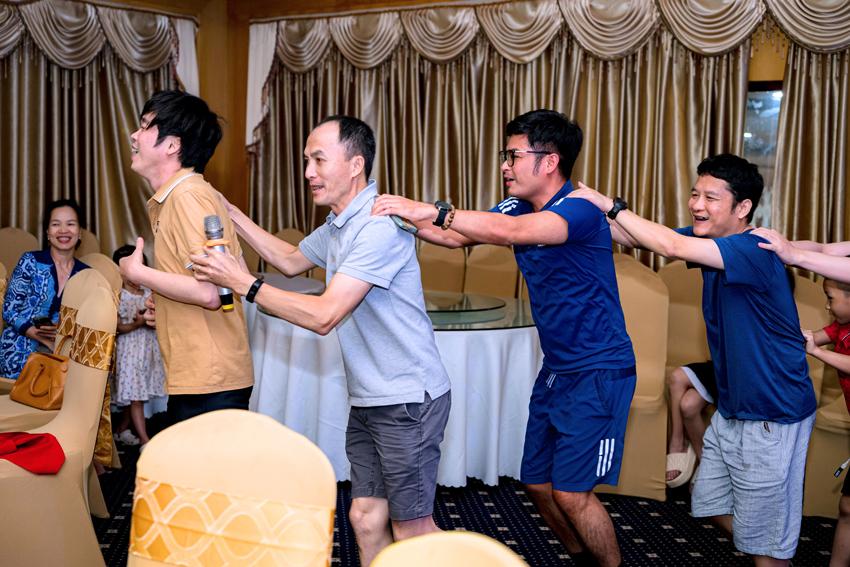 Khi các sếp cũng "hòa tan" hết mình, tạo nên những khoảnh khắc vui nhộn và gần gũi nhất